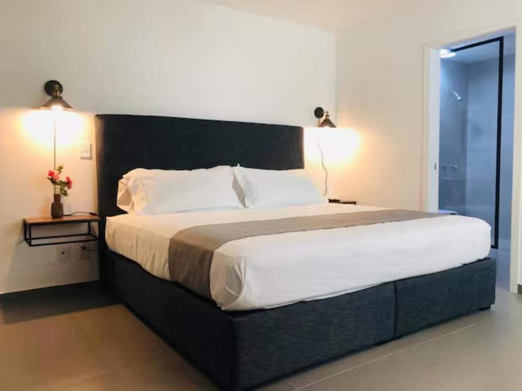 Aparthotel Urban Gran Plaza Zapopan Esterno foto